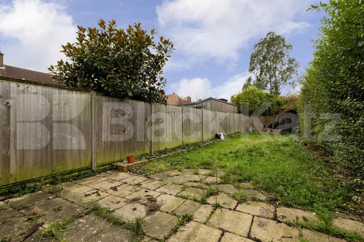 			3 Bedroom, 1 bath, 1 reception House			 Wormholt Road, Shepherds Bush